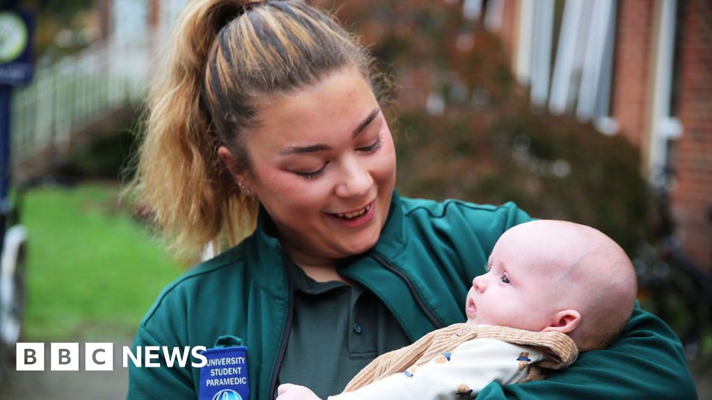Worcester student paramedic helps deliver lecturer’s baby
